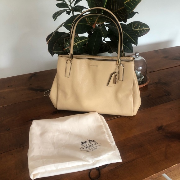 Coach Madison Carryall - Picture 2 of 12